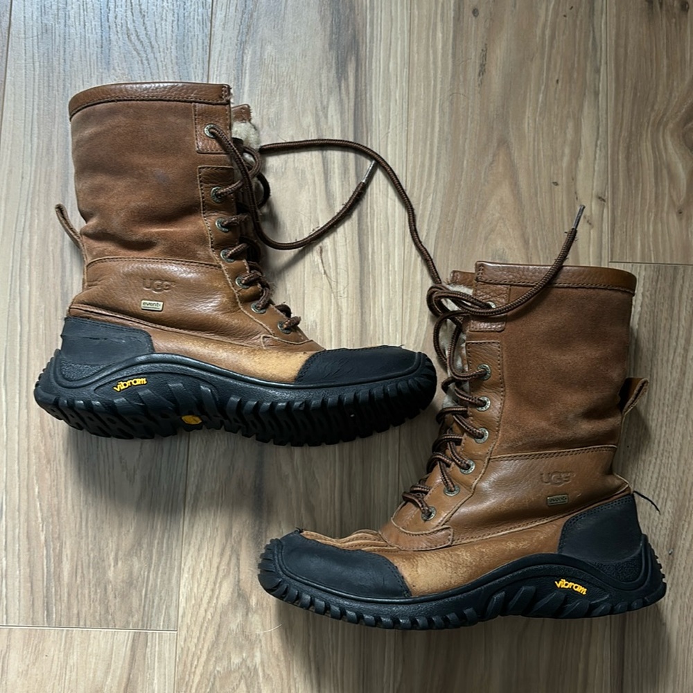 UGG S/N 5469 Adirondack Otter Boots Leather Shearling Vibram Sole Women’s 8.5